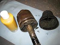 Click image for larger version. 

Name:	DRshaftRightInnerGrease.JPG 
Views:	534 
Size:	152.7 KB 
ID:	5648